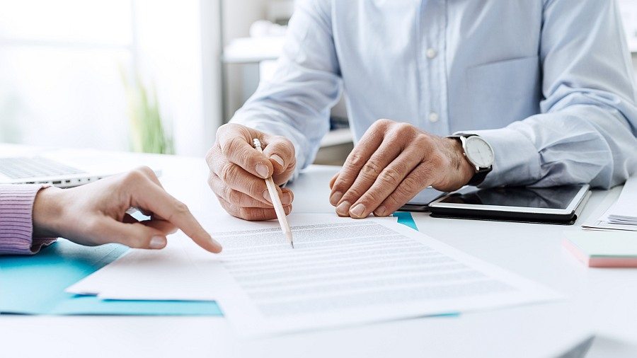 When Do You Start Looking at Your Legal Research Contract?